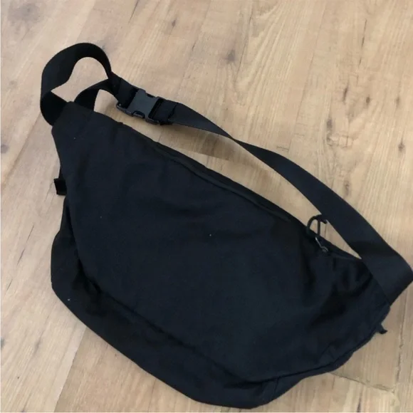 Nike Black Belt Bag - Picture 2 of 2